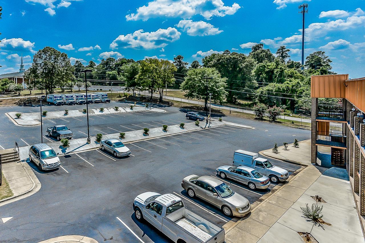 رالي Budgetel Inn And Suites المظهر الخارجي الصورة